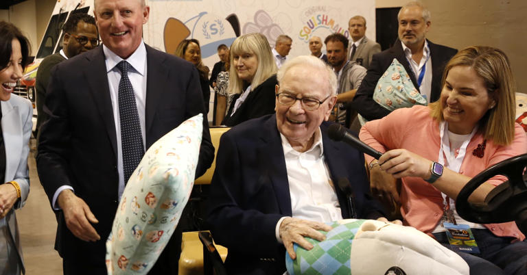 greg abel vs warren buffett 2025 meeting